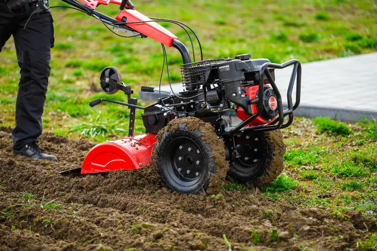 Jaka glebogryzarka spalinowa? Doradzamy, czyli poznaj konkretne modele.