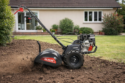 Jak przygotować glebę pod trawnik? Skorzystaj z glebogryzarki